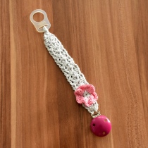 Nuggikette gehäkelt Grau mit Rosa Blume
